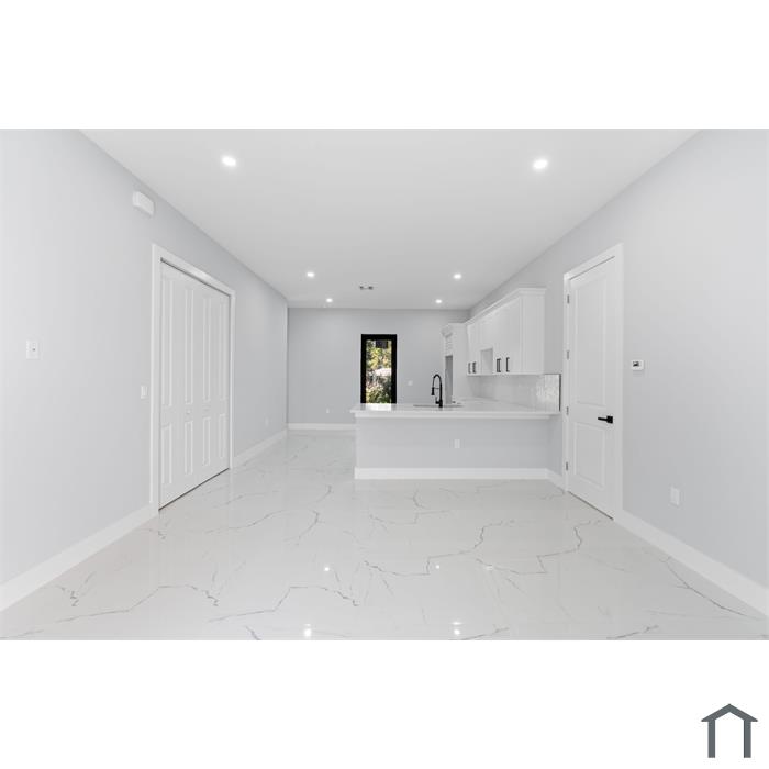 3501 East 10th Street